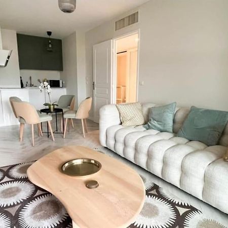 Beautiful Apartment Design Next To The Sea Антиб Екстериор снимка