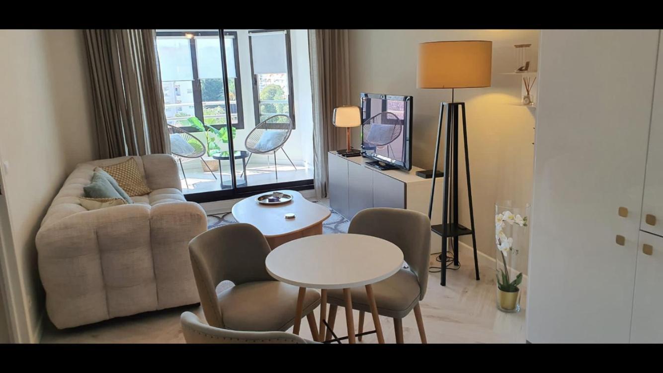 Beautiful Apartment Design Next To The Sea Антиб Екстериор снимка