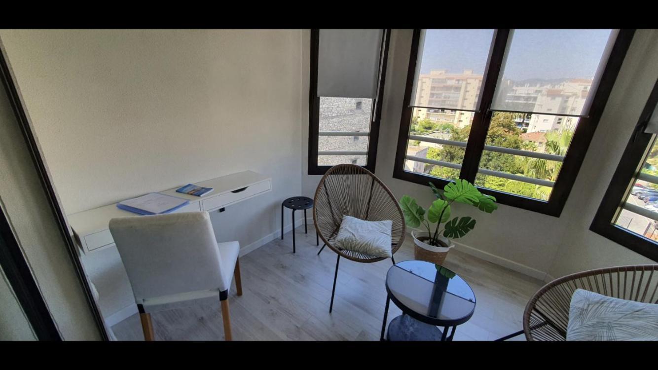 Beautiful Apartment Design Next To The Sea Антиб Екстериор снимка