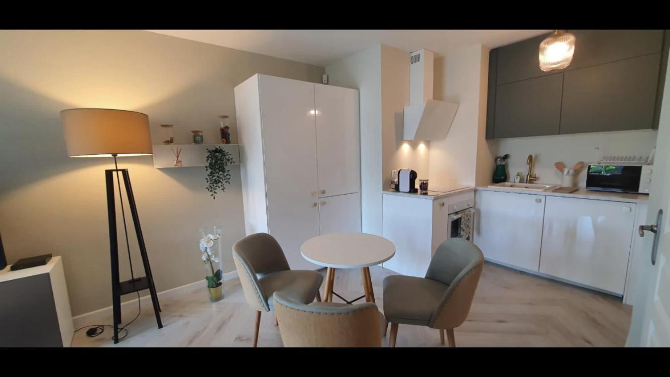 Beautiful Apartment Design Next To The Sea Антиб Екстериор снимка