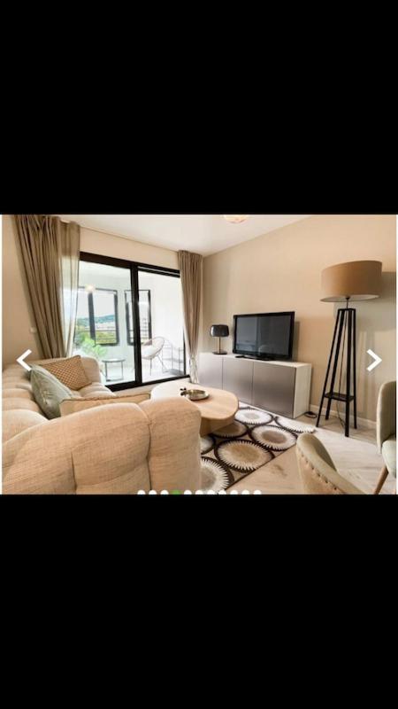 Beautiful Apartment Design Next To The Sea Антиб Екстериор снимка